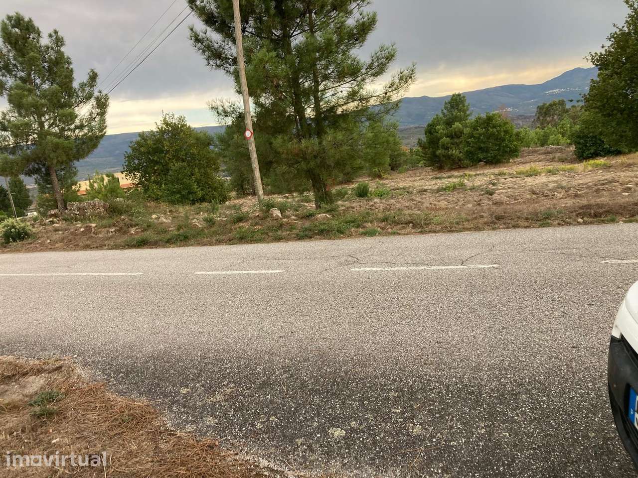 Terreno adequado para parque de camiões, em Fornos De Algodres. - Grande imagem: 3/9