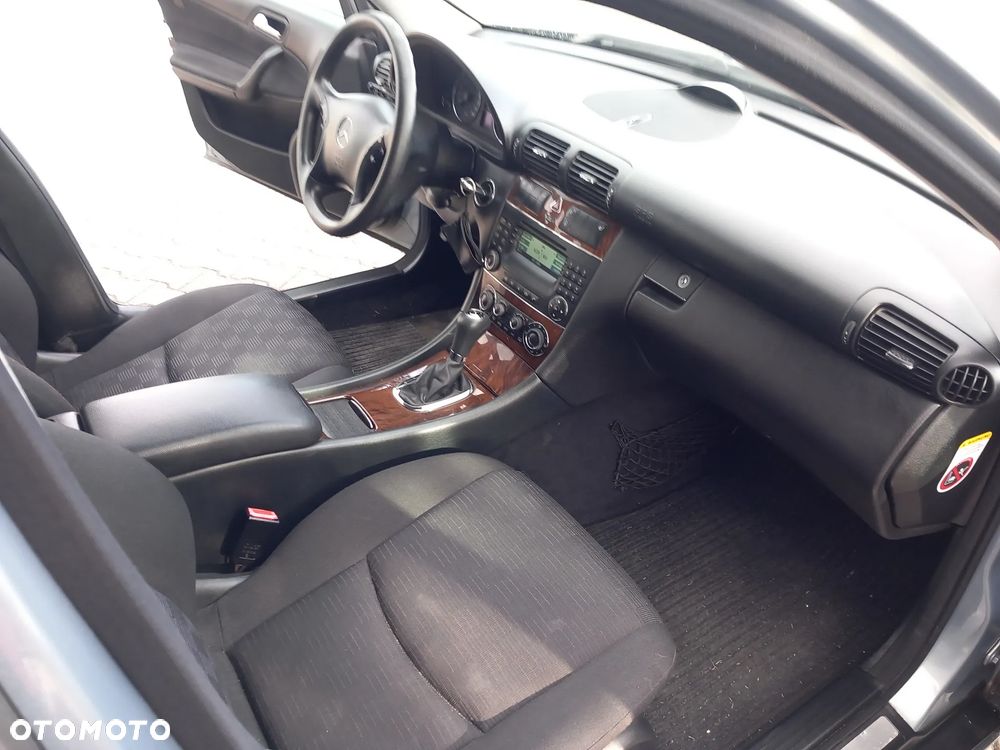 Mercedes-Benz Klasa C 180 Kompressor Automatik Classic Sport Edition - 34