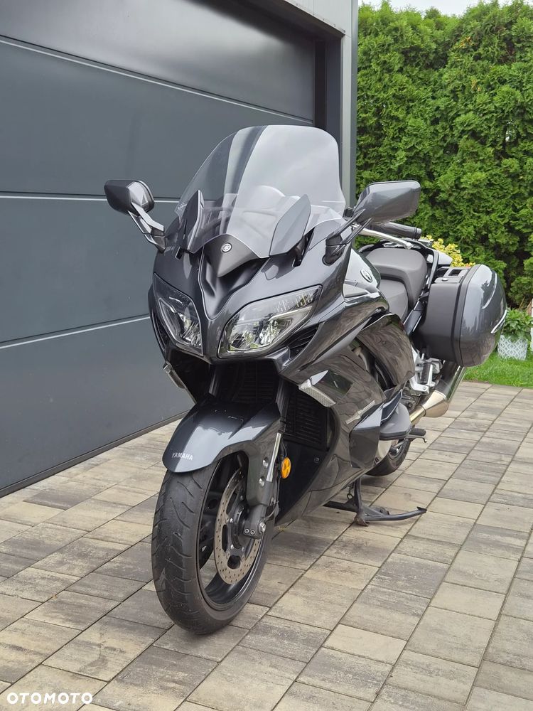Yamaha FJR - 16