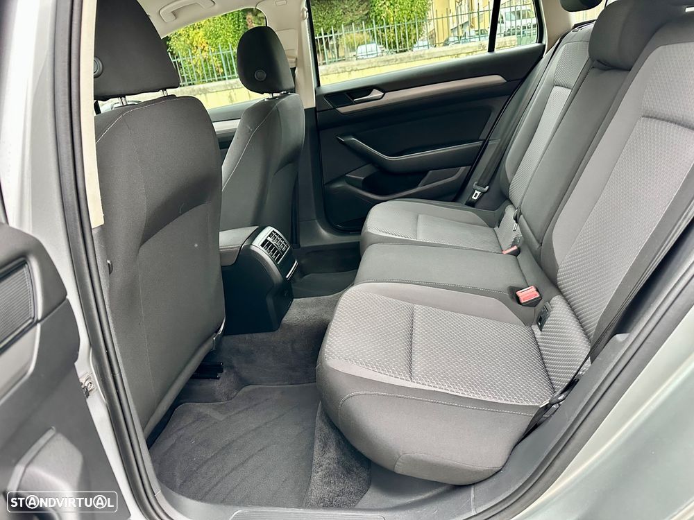 VW Passat Variant 1.6 TDI Confortline - 22