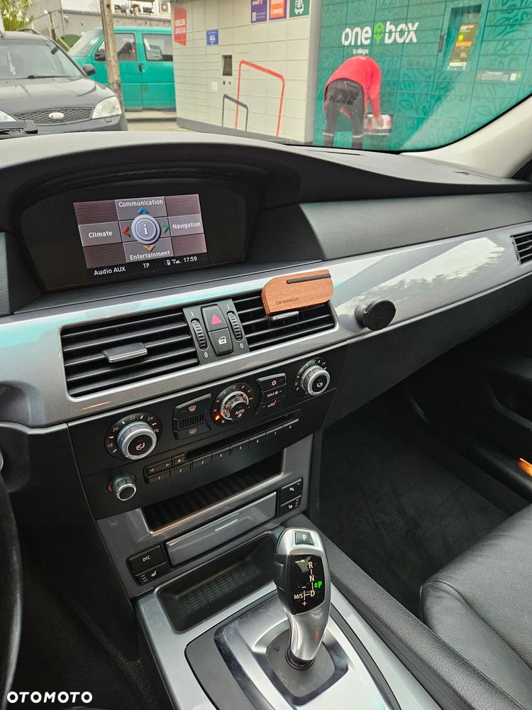 BMW Seria 5 523i - 16