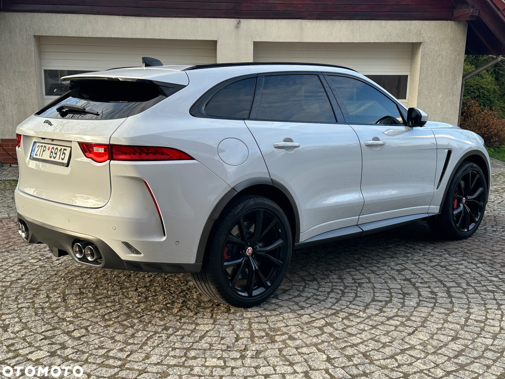 Jaguar F-Pace 5.0 V8 P550 AWD SVR - 26