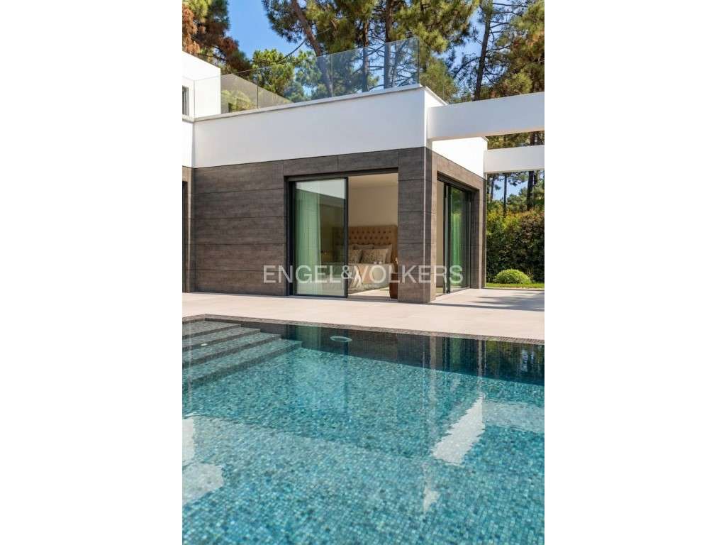 Conforto, Elegância e Tecnologia: Moradia na Herdade da Aroeira - Grande imagem: 5/53