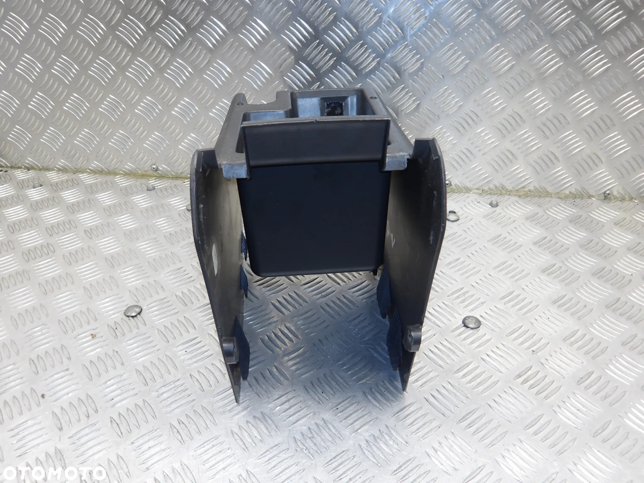 VW JETTA V 05-10 TUNEL ŚRODKOWY 1K0863319 - 3