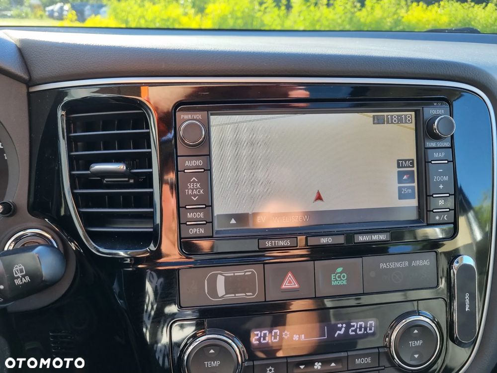 Mitsubishi Outlander Instyle NAVI + - 24