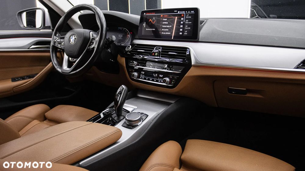 BMW Seria 5 520d xDrive - 17
