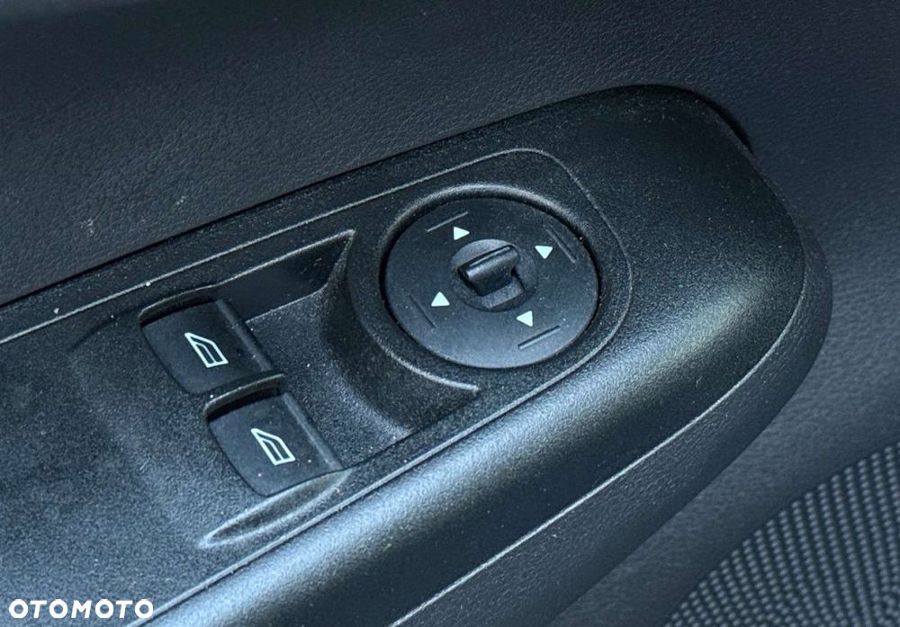 Ford Tourneo Courier - 21