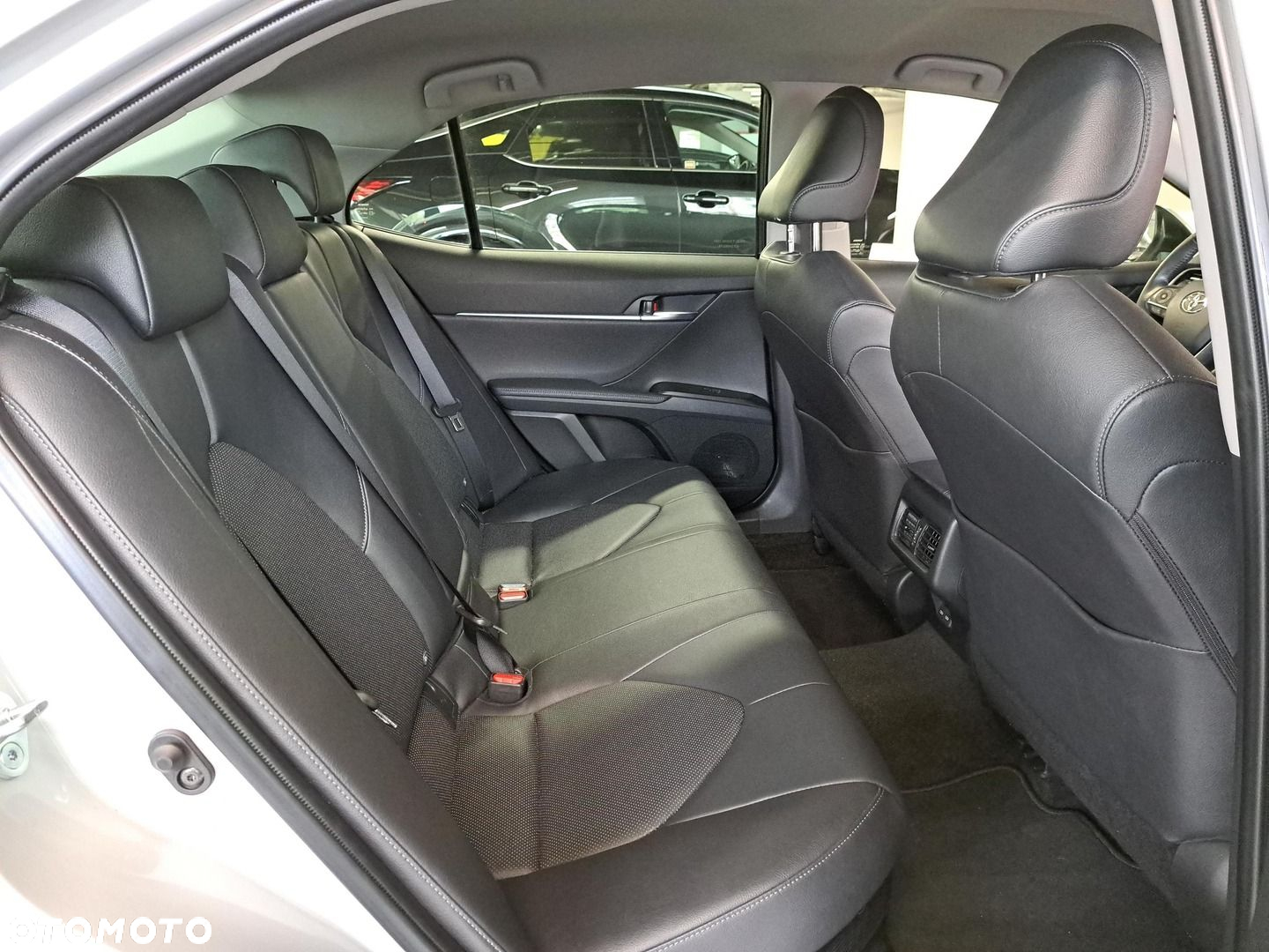 Toyota Camry 2.5 Hybrid Comfort CVT - 14
