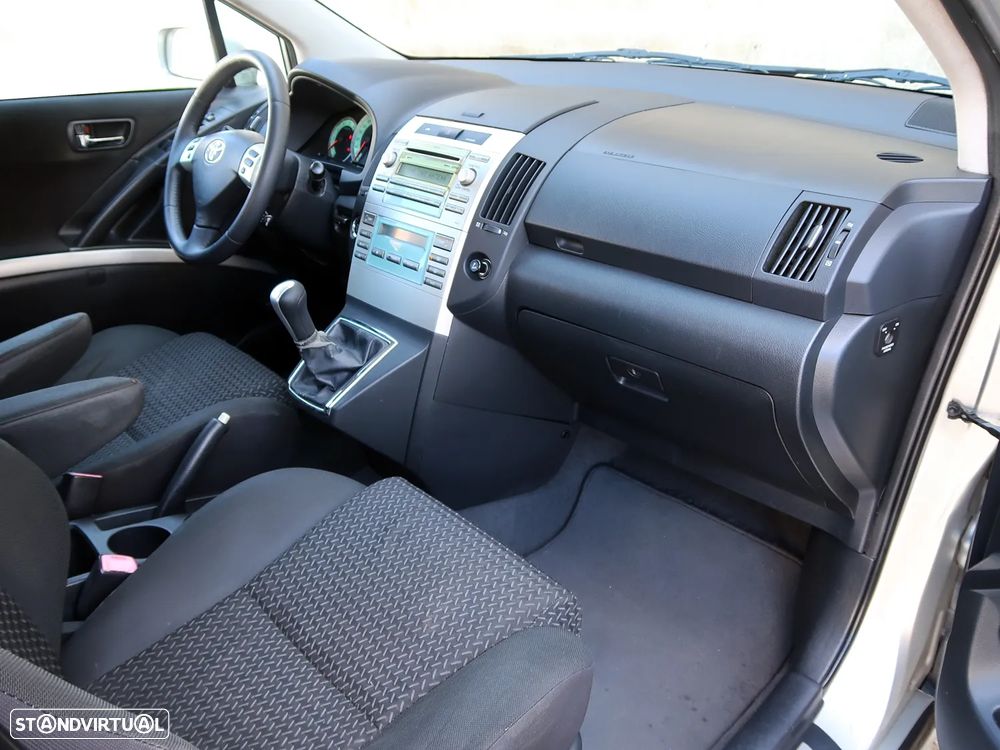 Toyota Corolla Verso 2.2 D-4D Sol - 17