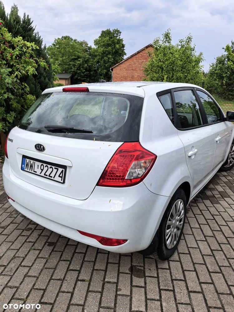 Kia Ceed 1.4 L - 8