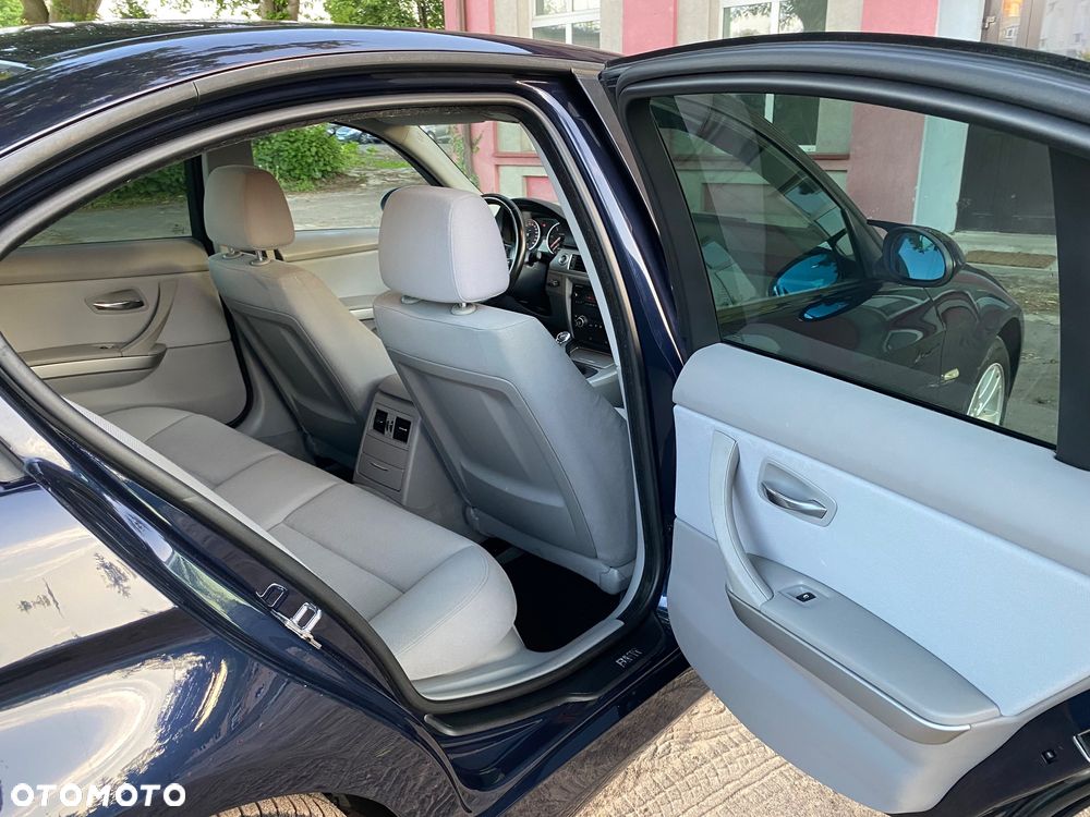 BMW Seria 3 320d - 25