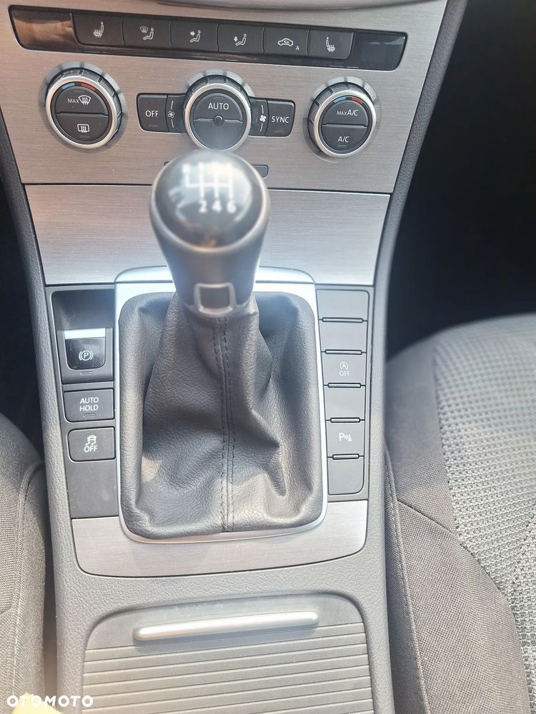 Volkswagen Passat 2.0 TDI DPF BlueMotion Technology Comfortline - 15