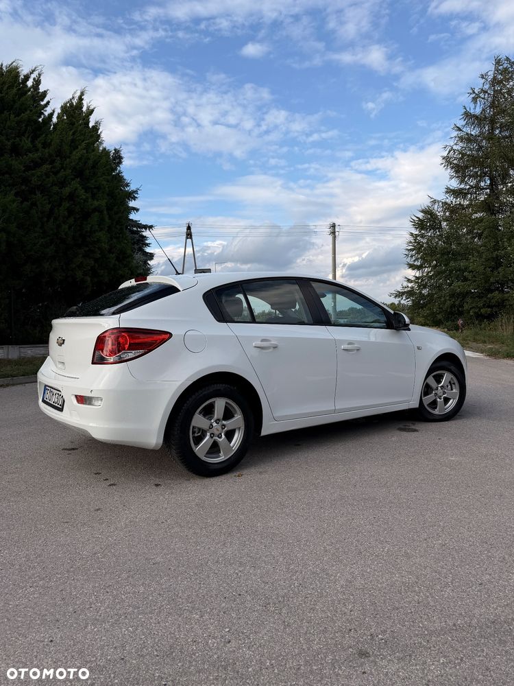Chevrolet Cruze 1.6 LS - 25
