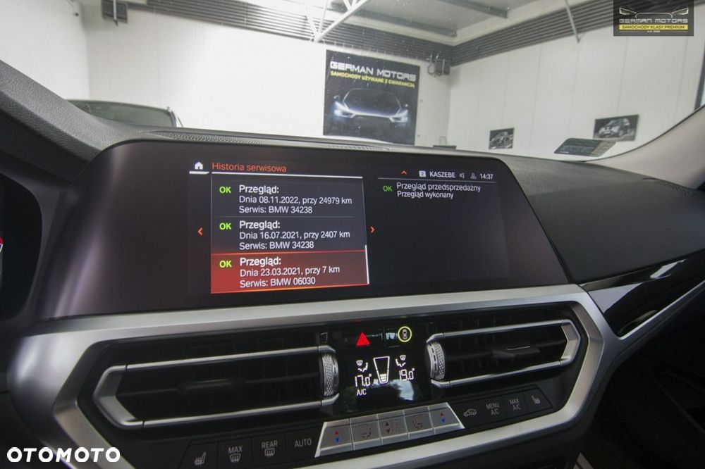 BMW Seria 3 318i Sport Line - 32