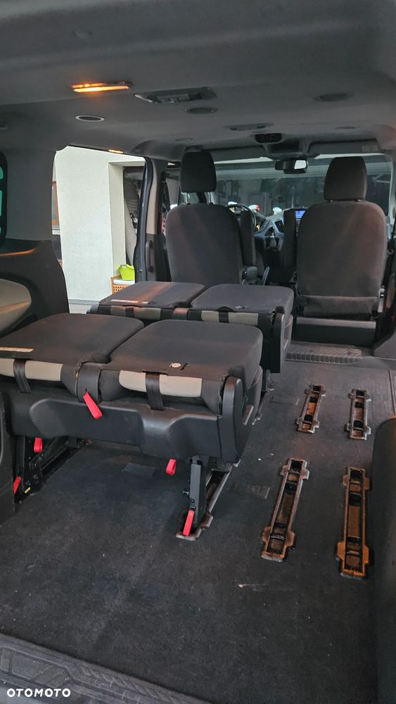 Ford Tourneo Custom - 10