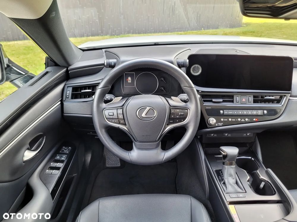 Lexus ES 300h Business Edition - 19