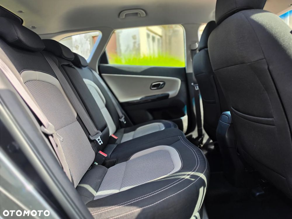 Kia Ceed - 24