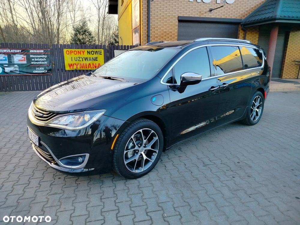 Chrysler Pacifica - 2