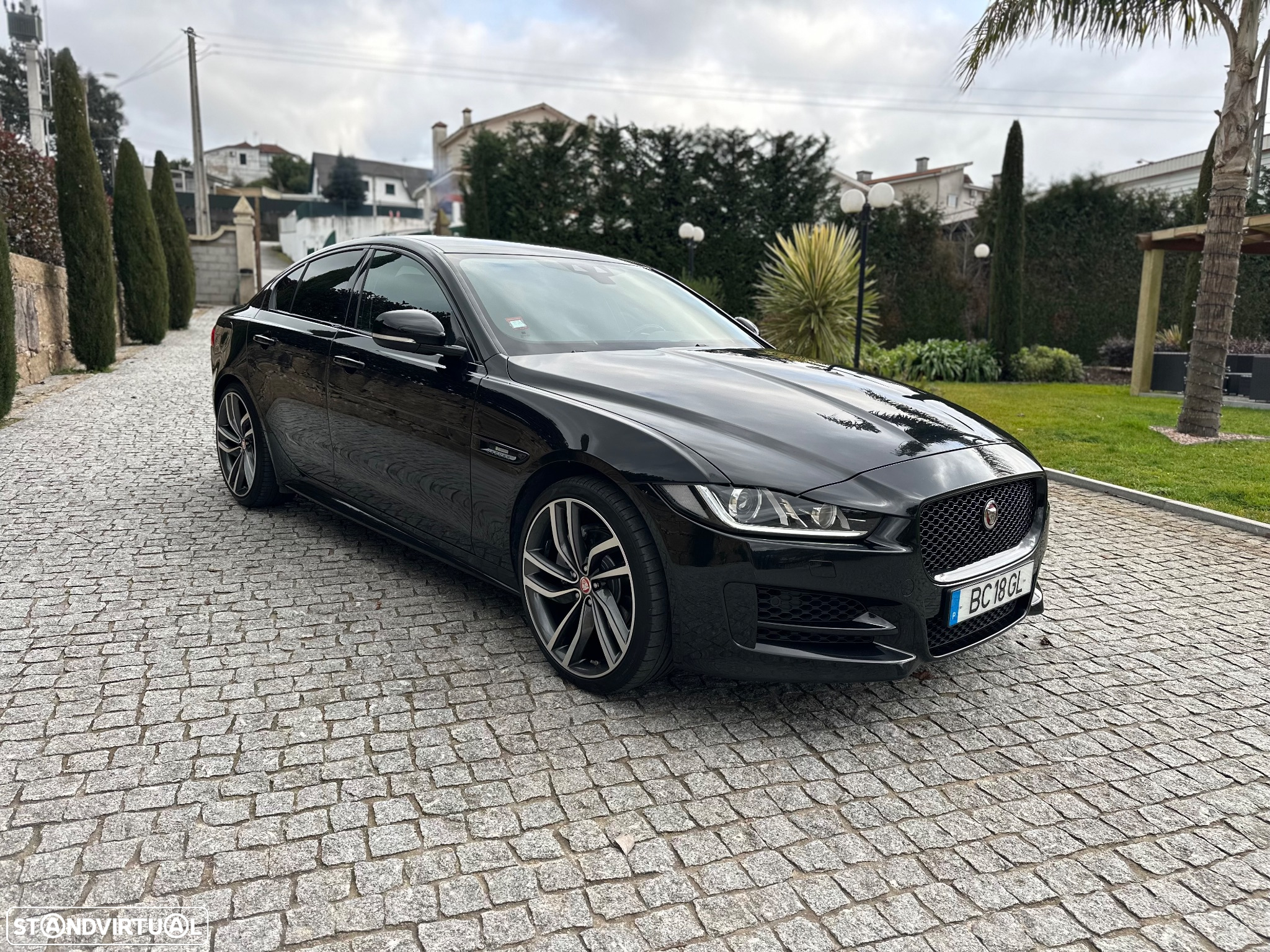 Jaguar XE 2.0 D R-Sport AWD Aut. - 22
