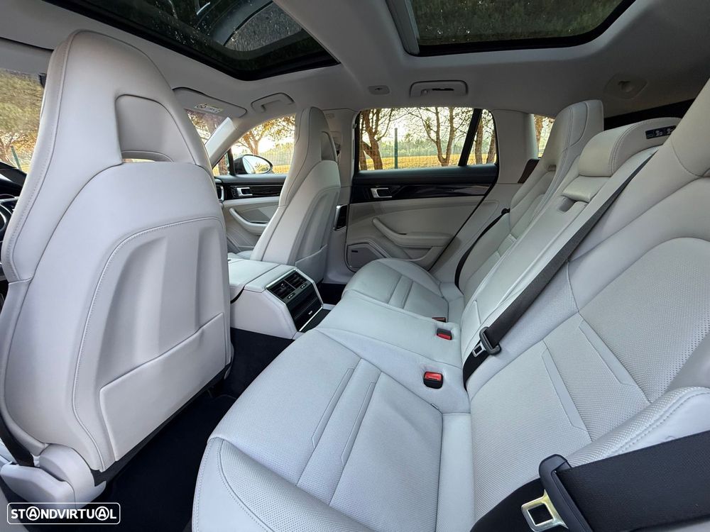 Porsche Panamera Sport Turismo 4 E-Hybrid - 29