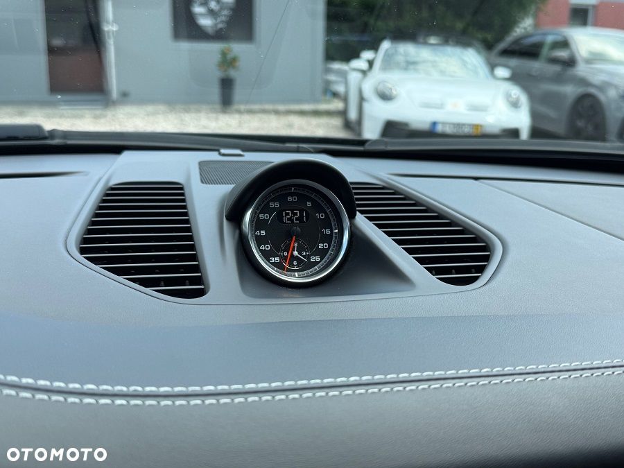 Porsche 911 Targa 4 GTS PDK - 33