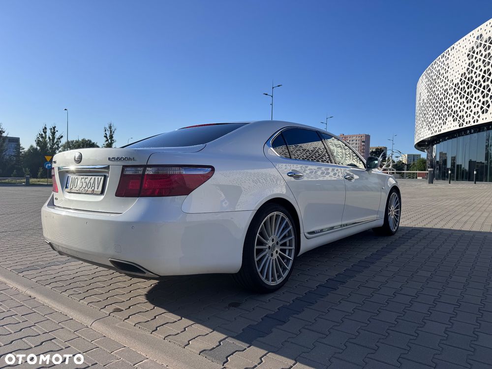 Lexus LS 600h L Superior - 17