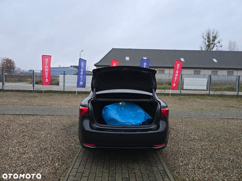 Toyota Avensis 2.0 Prestige NAVI MS - 11