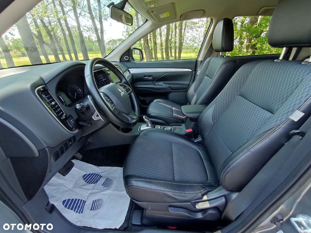 Mitsubishi Outlander 2.0 4WD Top - 20