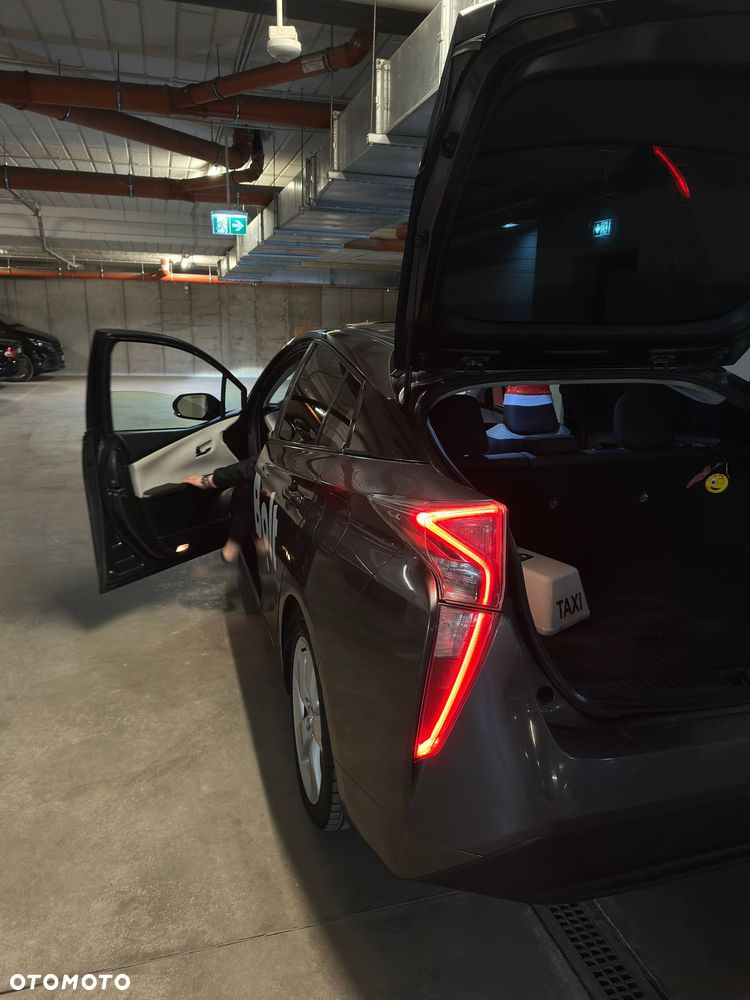 Toyota Prius - 4
