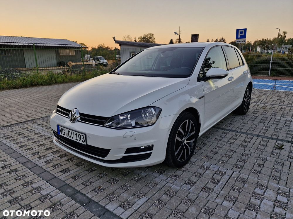 Volkswagen Golf - 1
