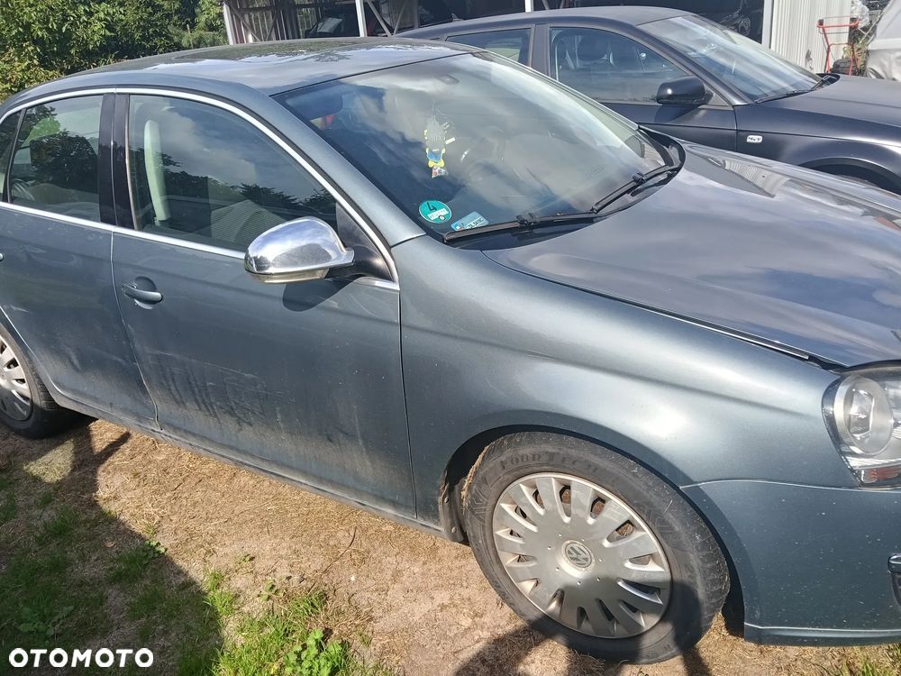 Volkswagen Jetta - 2