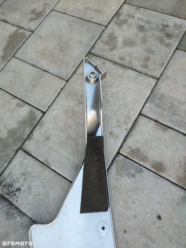 Owiewka, osłona prawa, bok, boczek prawy Yamaha R6 RJ11 - 10