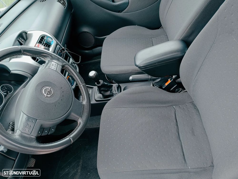 Opel Corsa 1.2 16V Enjoy - 4