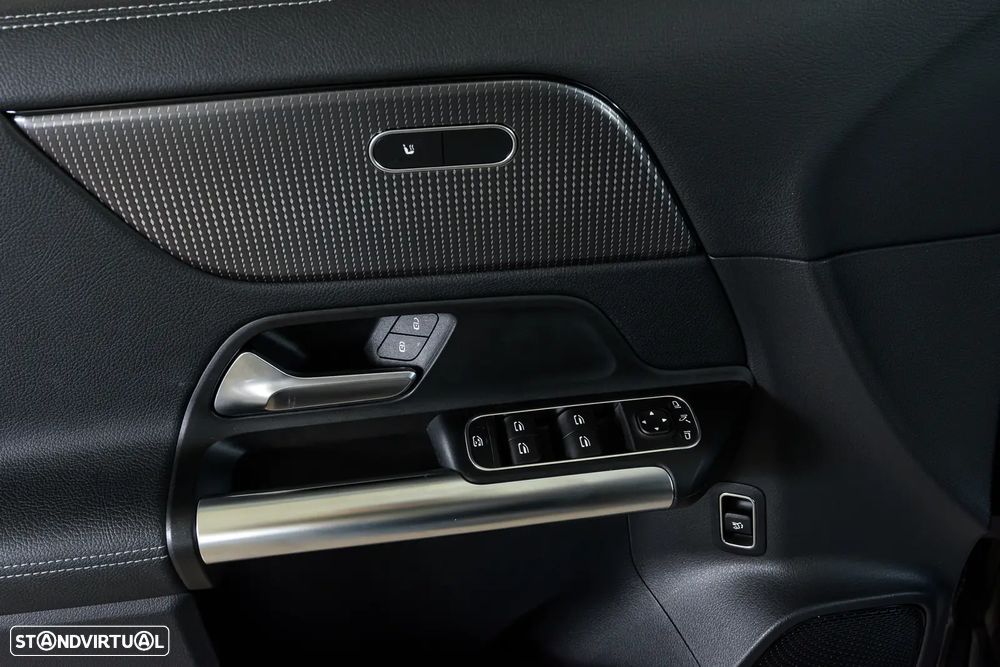 Mercedes-Benz GLA 180 7G-DCT Progressive - 14