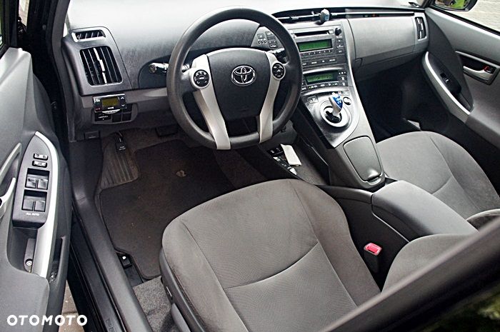Toyota Prius (Hybrid) Life - 4