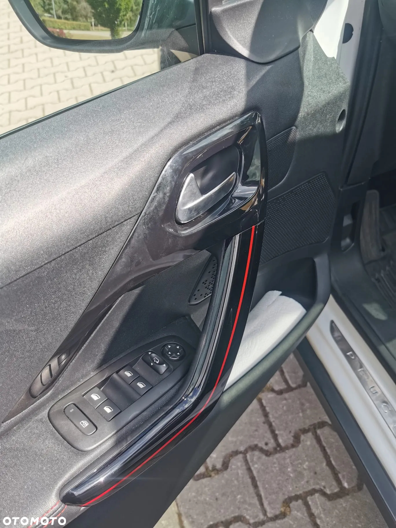 Peugeot 2008 - 12