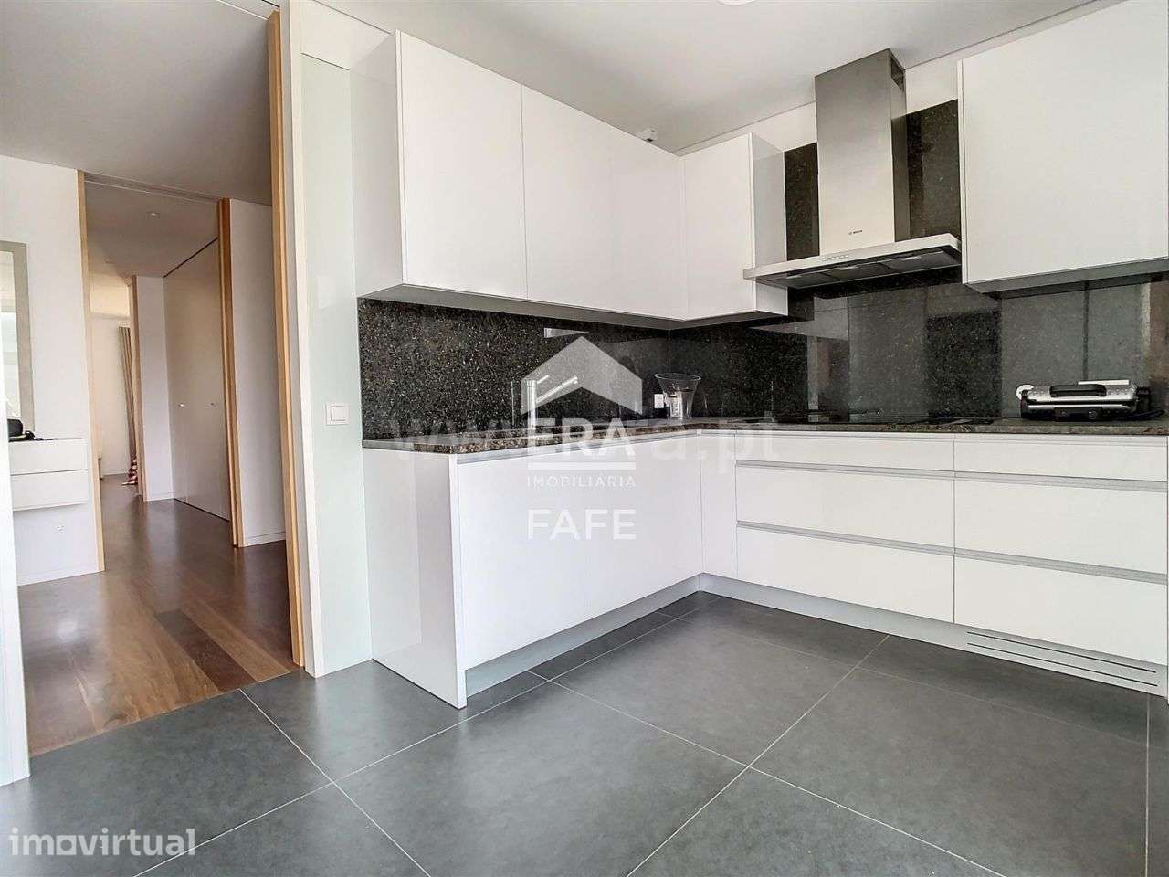 Apartamento T2 mobilado, na Praia do Forno, com vista para o rio - Grande imagem: 5/20