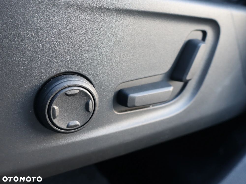 Volvo XC 40 B4 Plus Dark - 16