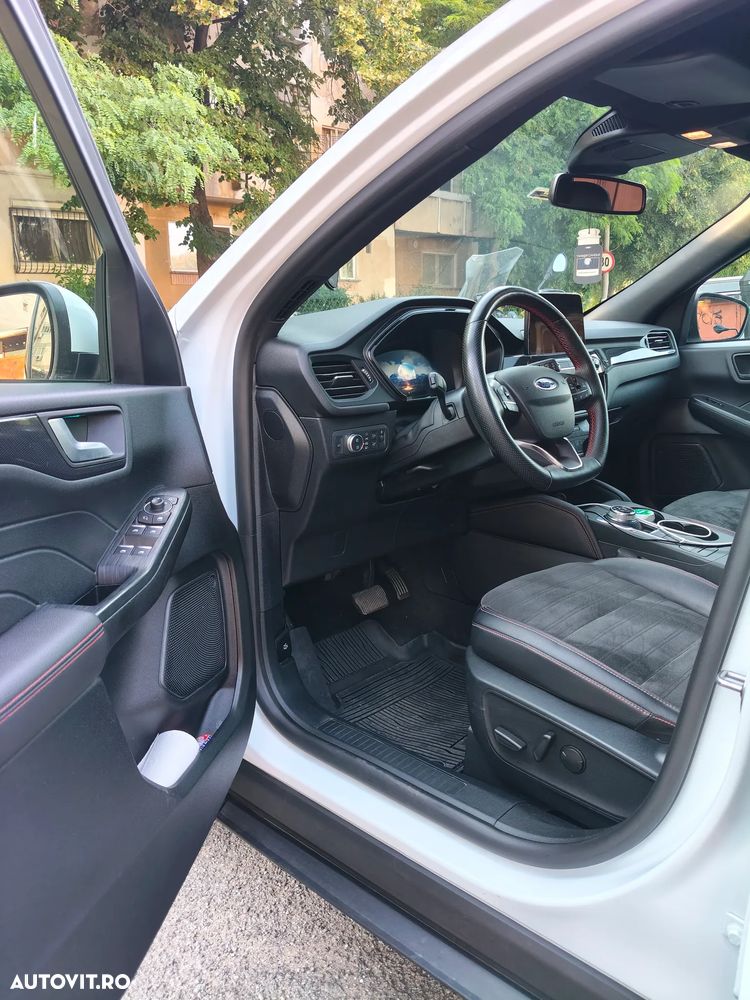 FORD Kuga 2023 — imagine 4