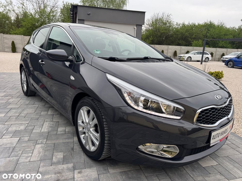 Kia Ceed 1.6 GDI ISG Dream-Team Edition - 13