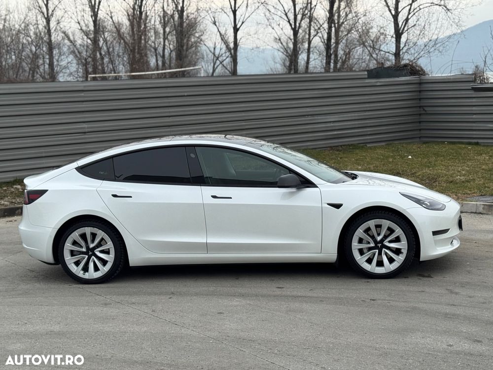 Tesla Model 3 - 11