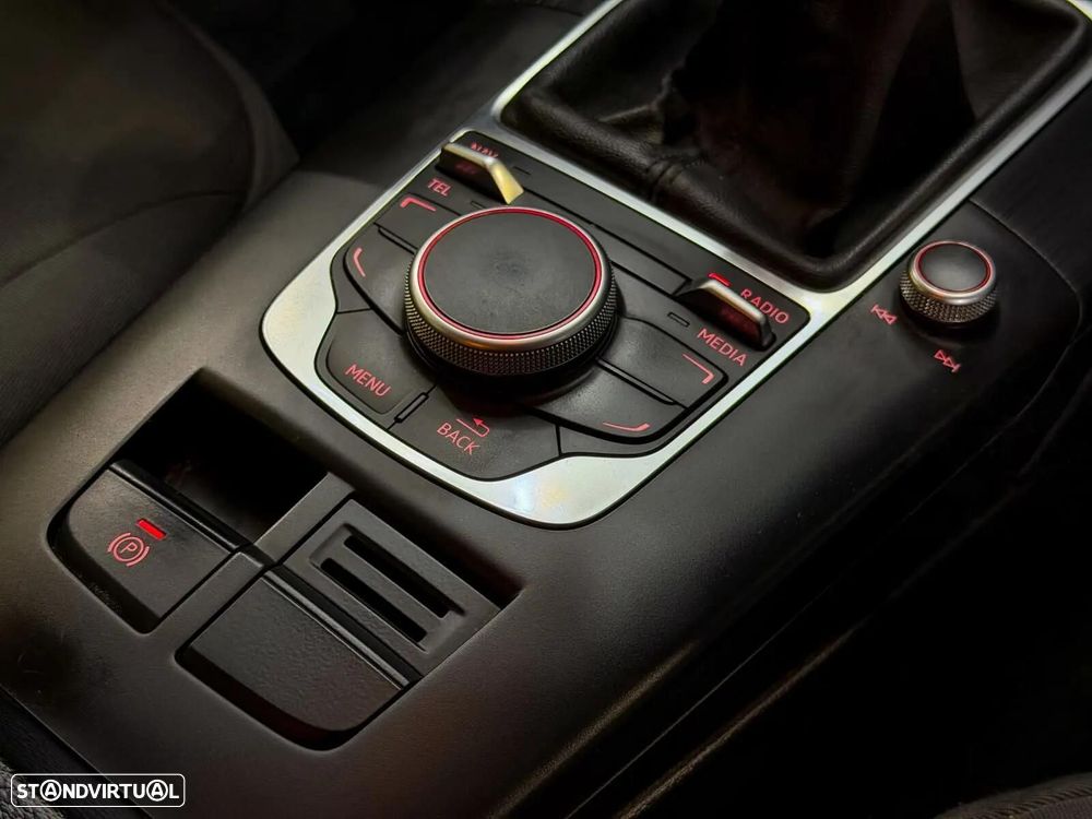 Audi A3 Sportback 1.6 TDI Attraction Special Edition - 12