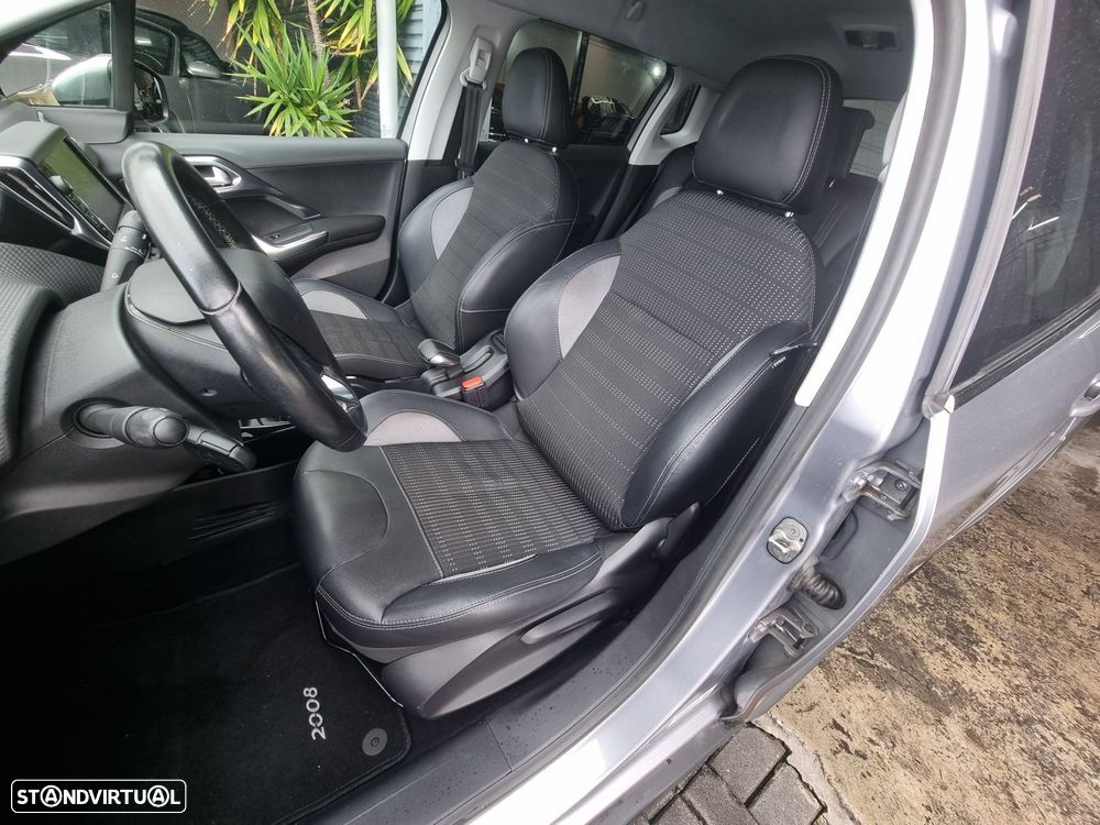 Peugeot 2008 1.2 PureTech Allure - 4