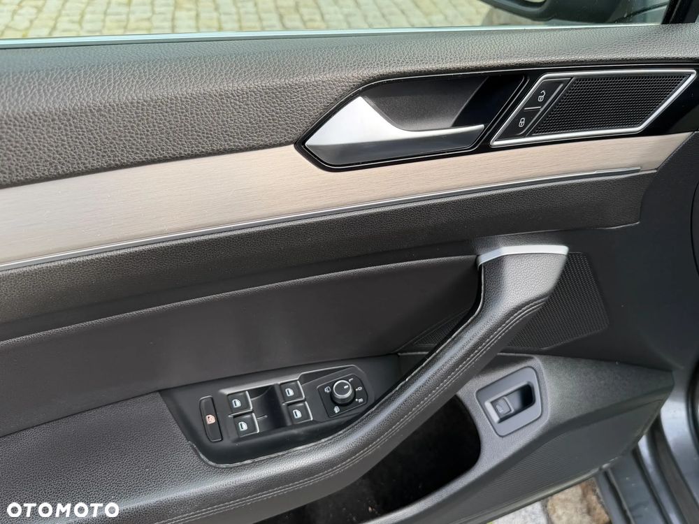 Volkswagen Passat - 15
