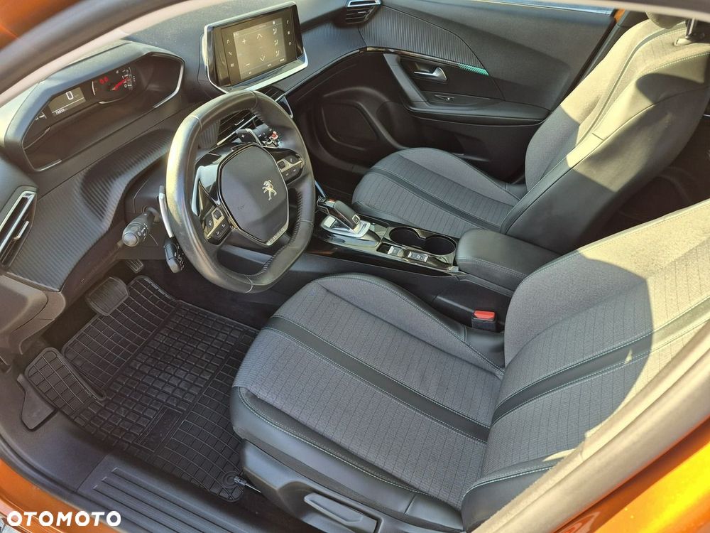 Peugeot 2008 - 11