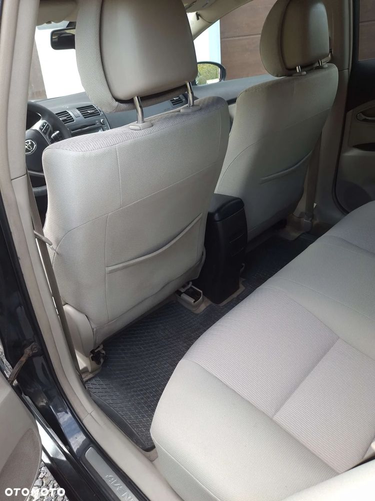 Toyota Avensis 2.0 D-4D Luna - 12