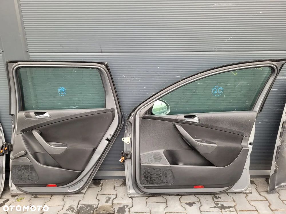 VW PASSAT B6 DRZWI / KLAPA BAGAŻNIKA / BŁOTNIK / MASKA / DESKA ROZDZIELCZA BIAŁE / CZARNE - 31