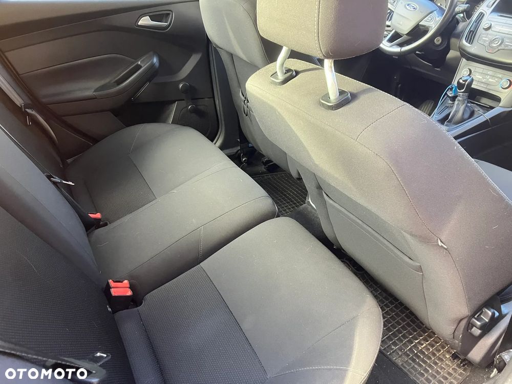 Ford Focus 1.6 Trend - 35