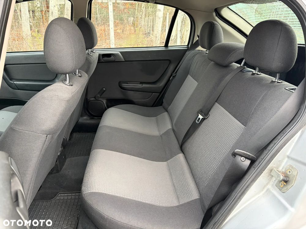 Ford Focus 1.6 Ambiente EU5 - 12