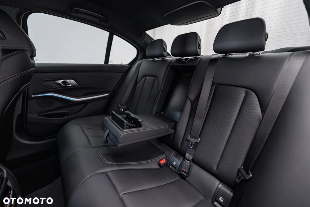 BMW Seria 3 320i M Sport - 39